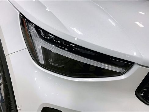 Certified 2026 Volvo XC40 B5 Plus w/ Protection Package Premier AWD/4WD image 32