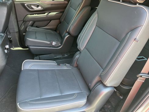Used 2023 GMC Yukon SLT w/ SLT Premium Package RWD image 18