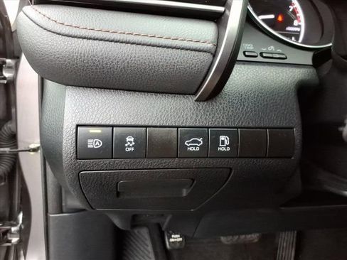 Used 2020 Toyota Camry LE w/ Convenience Package image 28