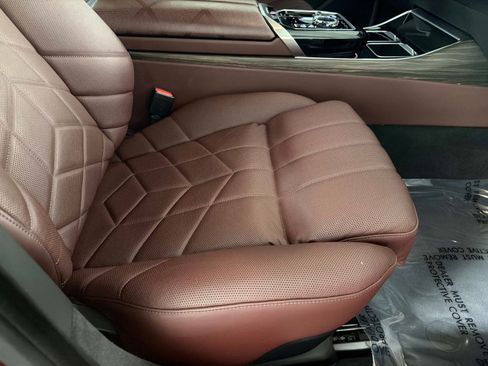 Used 2023 BMW 760i xDrive AWD/4WD image 25