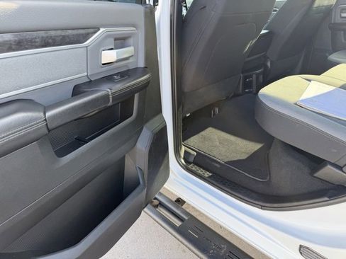 Used 2022 RAM 2500 Big Horn w/ Cold Weather Group image 13