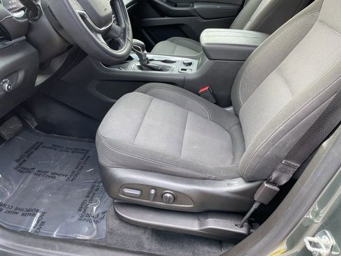 Used 2023 Chevrolet Traverse LT image 8