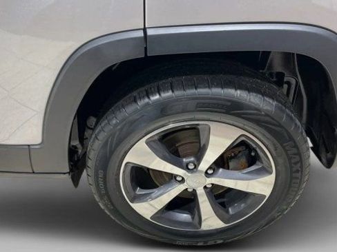 Used 2019 Jeep Cherokee Limited image 19