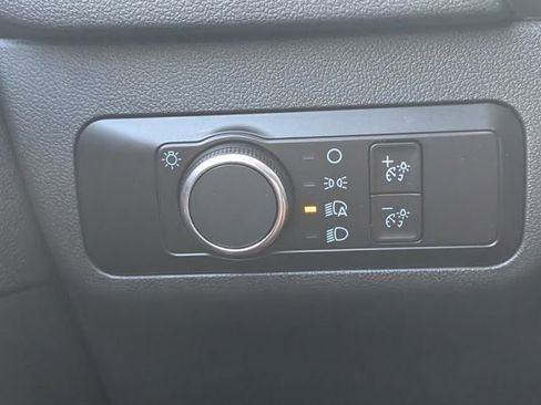 Used 2022 Ford Escape SE image 28