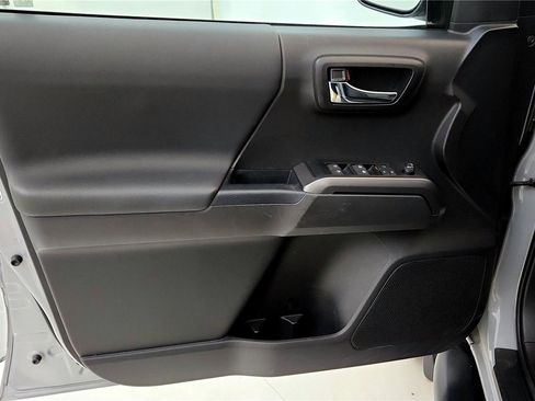 Certified 2021 Toyota Tacoma TRD Off-Road image 21