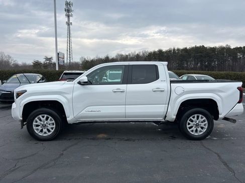 Used 2024 Toyota Tacoma SR5 image 9