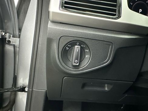 Used 2022 Volkswagen Atlas SE FWD image 33