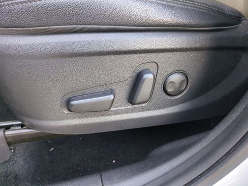 Used 2019 Hyundai Santa Fe Limited image 16