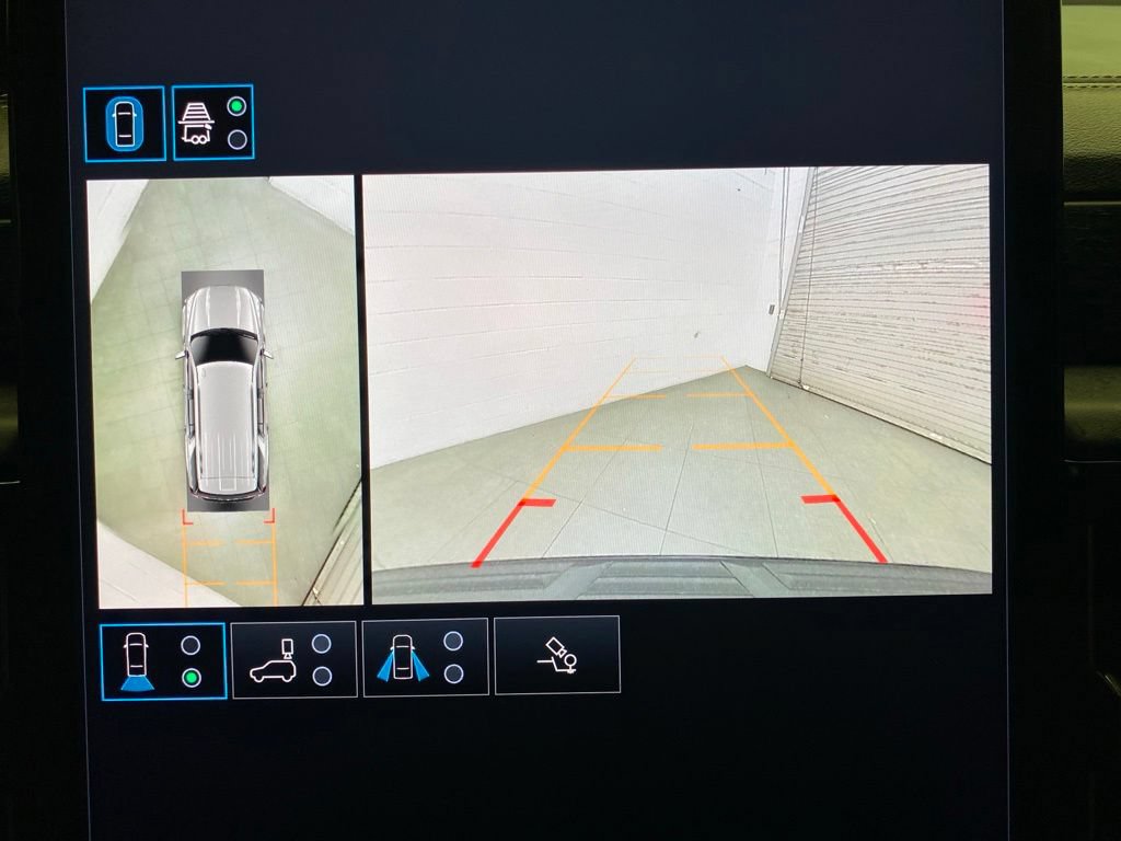Used 2025 GMC Yukon AT4 Ultimate w/ LPO, Floor Liner Package AWD/4WD image 16