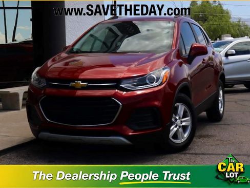 Used 2022 Chevrolet Trax LT w/ LT Convenience Package FWD image 1