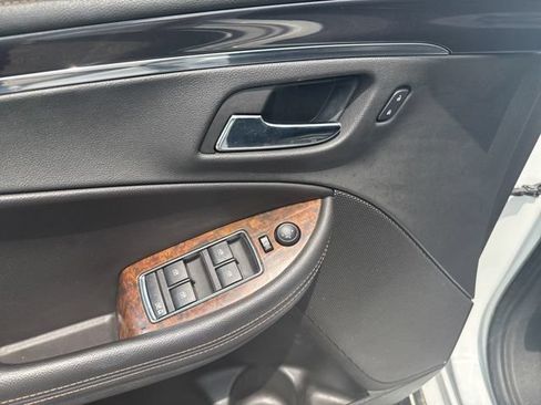 Used 2015 Chevrolet Impala LT w/ Convenience Package FWD image 12