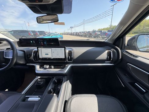 New 2026 Ford Expedition Platinum image 25