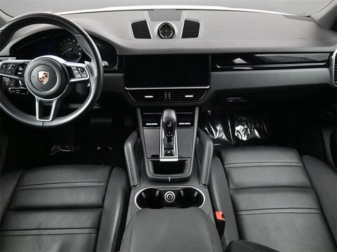 Used 2023 Porsche Cayenne Platinum Edition image 4