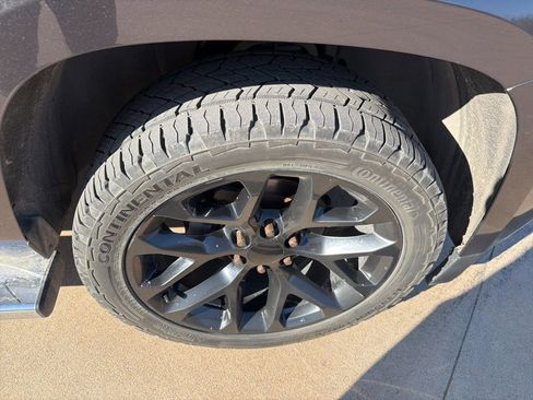 Used 2016 Chevrolet Suburban LT image 17