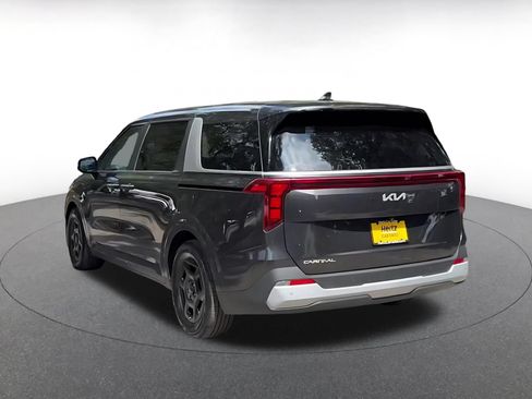 Used 2026 Kia Carnival FWD image 10