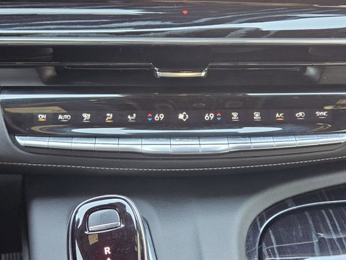 Used 2022 Cadillac Escalade ESV Sport image 19