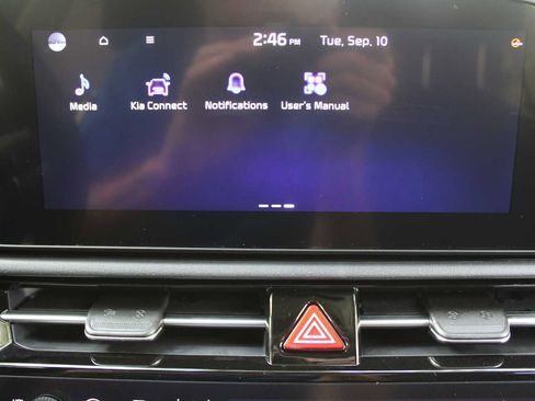 New 2025 Kia Niro EX Touring image 43