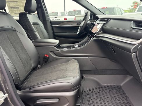 New 2026 Jeep Grand Cherokee Altitude RWD image 18