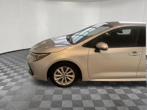 Used 2023 Toyota Corolla SE FWD image 5