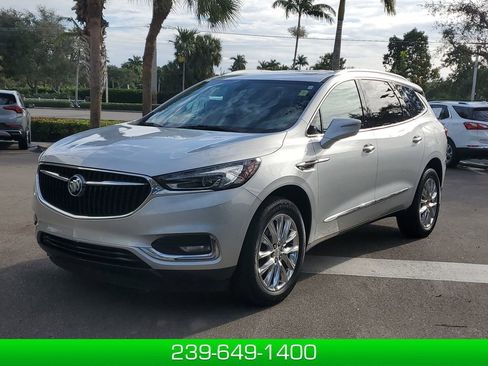 Used 2020 Buick Enclave Essence image 1