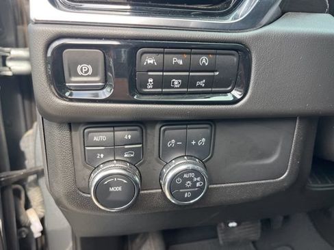 Used 2025 GMC Yukon Denali AWD/4WD image 20