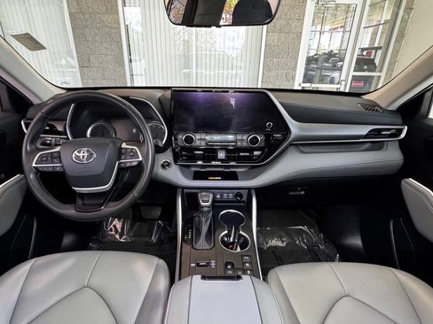 Certified 2023 Toyota Highlander XLE AWD/4WD image 22