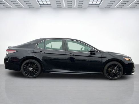 Used 2022 Toyota Camry XSE FWD image 3