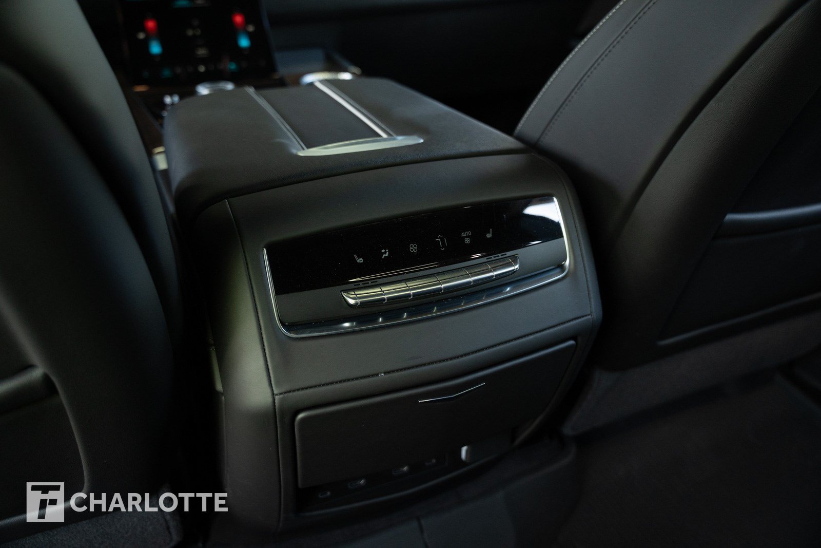 Used 2025 Cadillac Escalade Sport Platinum w/ LPO, Floor Liner Package AWD/4WD image 33