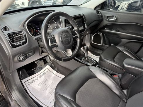 Used 2019 Jeep Compass Latitude FWD image 16