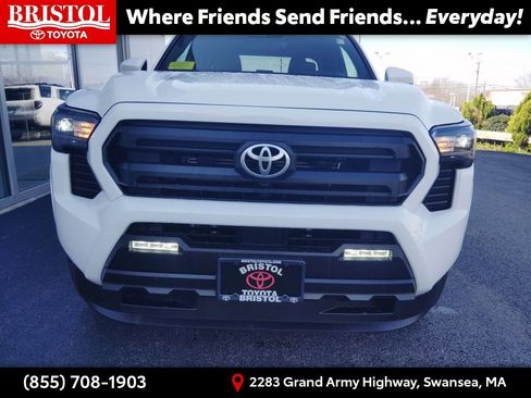 Certified 2025 Toyota Tacoma SR5 image 32