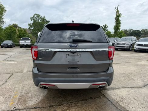Used 2017 Ford Explorer XLT w/ Equipment Group 201A FWD image 4
