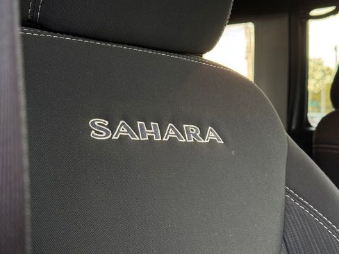 Used 2018 Jeep Wrangler Unlimited Sahara image 43