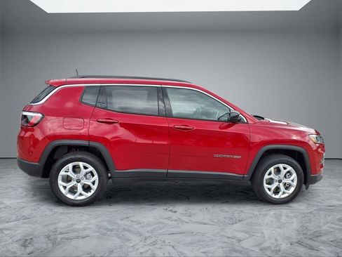Used 2026 Jeep Compass Latitude AWD/4WD image 8