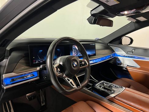 Used 2023 BMW 740i image 3