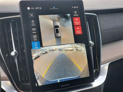 Certified 2025 Volvo XC90 B6 Plus image 23