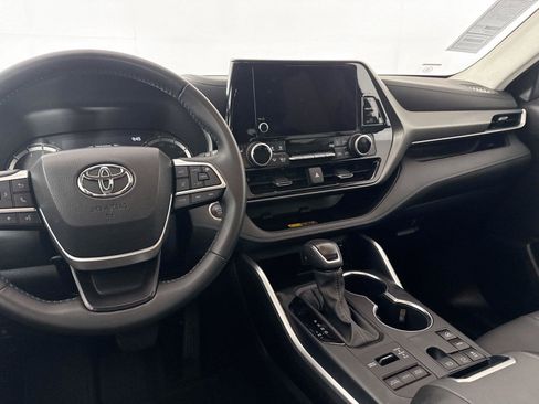 Used 2025 Toyota Highlander XLE AWD/4WD image 33