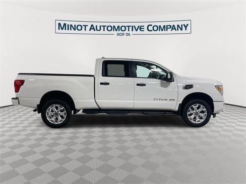 Used 2023 Nissan Titan SV w/ SV Convenience Package image 9