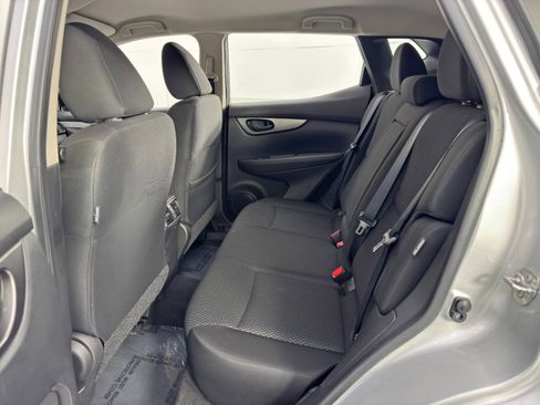 Used 2020 Nissan Rogue Sport S image 34