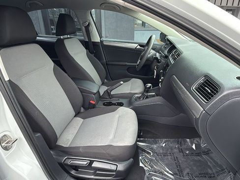 Used 2017 Volkswagen Jetta S image 18