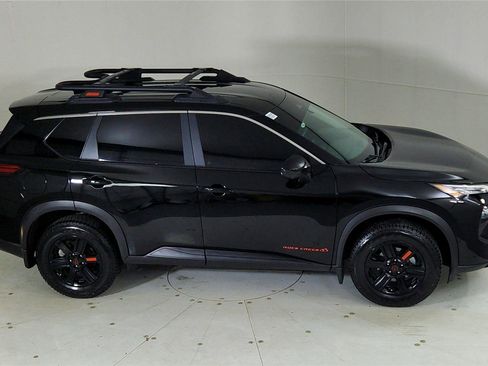 Certified 2025 Nissan Rogue SV image 24