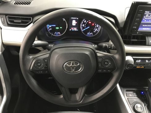 Used 2022 Toyota RAV4 XLE AWD/4WD image 6