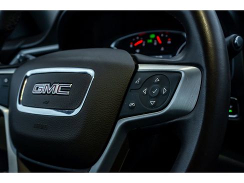 Used 2023 GMC Acadia SLT image 28