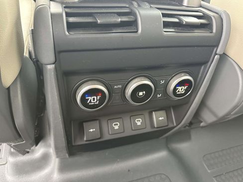 Used 2022 Land Rover Defender 110 SE AWD/4WD image 12