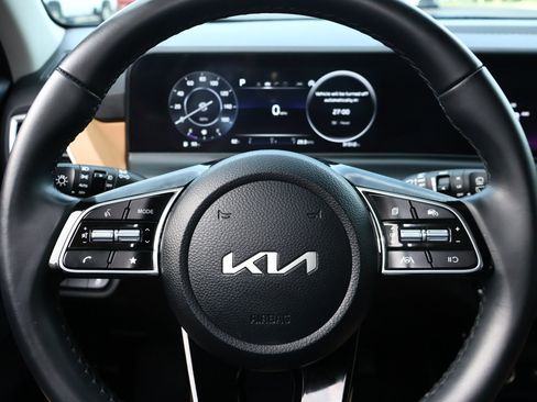 Used 2024 Kia Seltos EX FWD image 13
