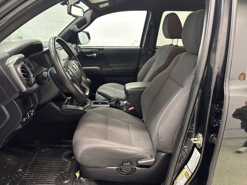 Used 2017 Toyota Tacoma TRD Sport w/ Tow Package image 11