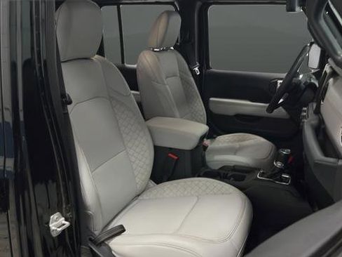 Used 2023 Jeep Gladiator Overland image 23