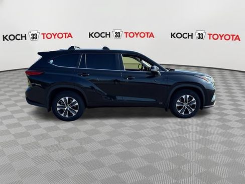 Used 2023 Toyota Highlander XLE AWD/4WD image 9