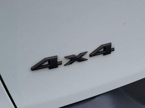 Used 2015 Jeep Cherokee Trailhawk w/ Comfort/Convenience Group AWD/4WD image 6