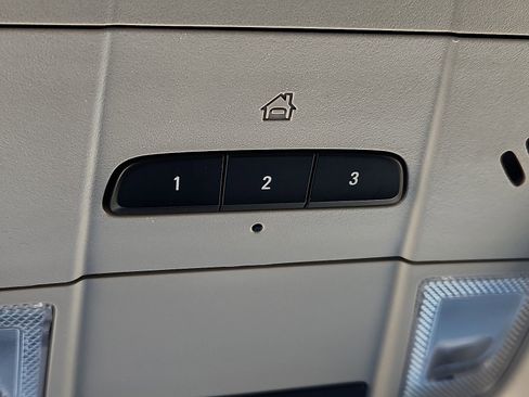 Used 2022 GMC Acadia SLT w/ Technology Package image 22