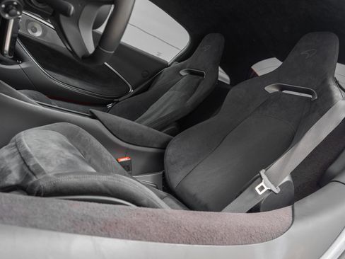 Used 2023 McLaren Artura RWD image 21